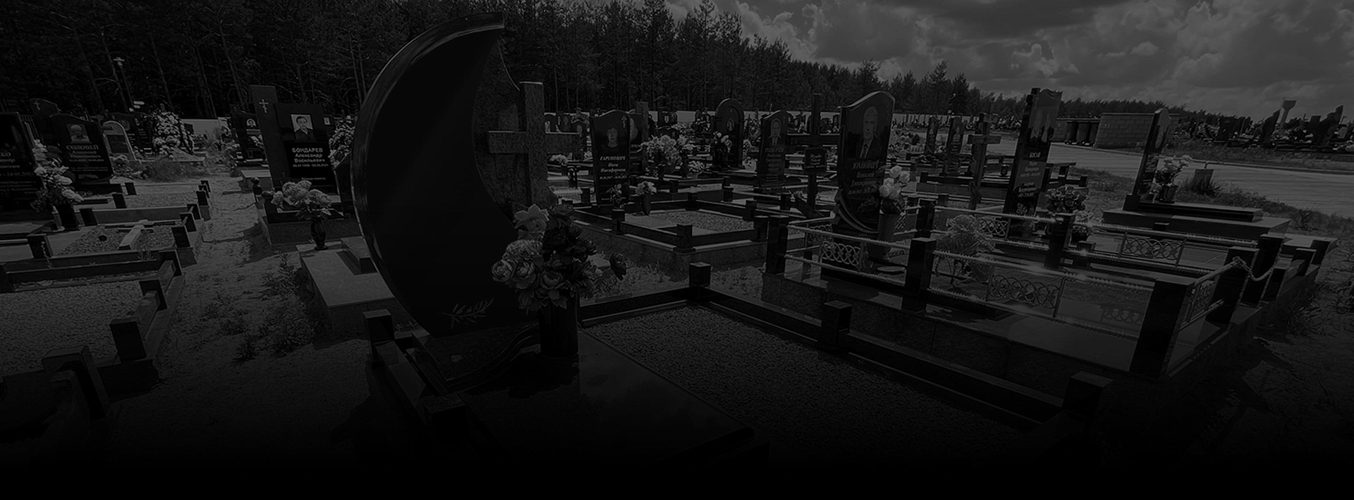 Примеры фигурных памятников и виде сердца
