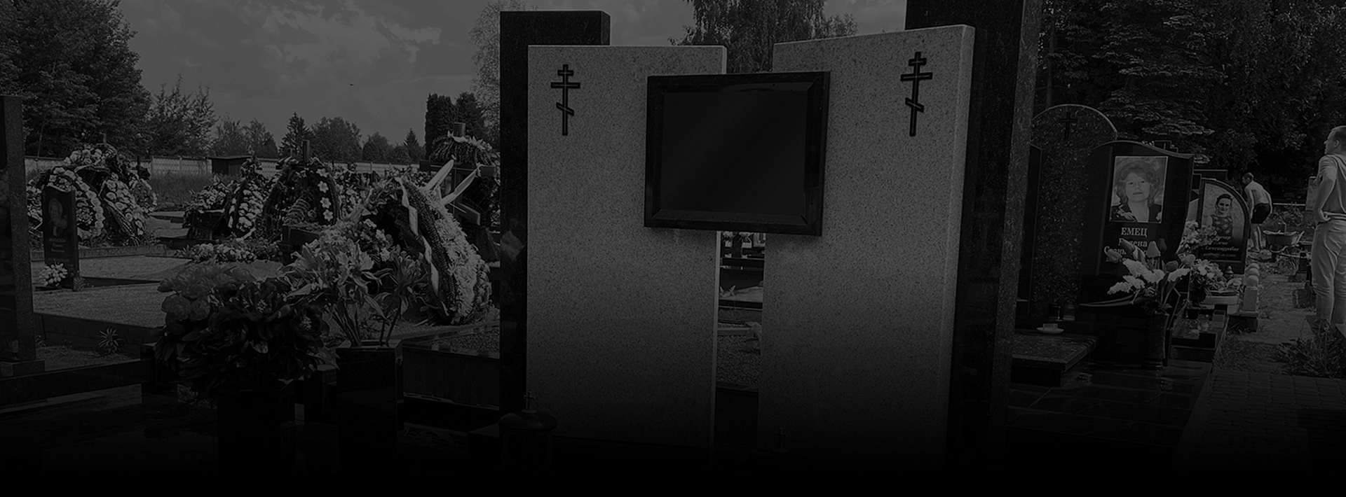 Памятники из гранита цветных и светлых сортов